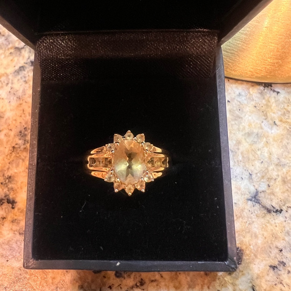 Vintage 14 kt gold stamped citrine ring.